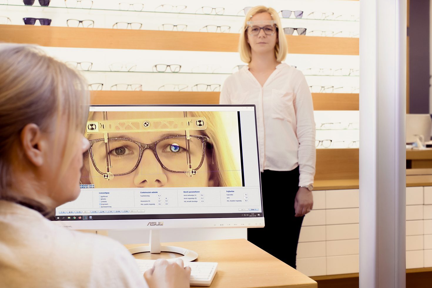 Visureal lencsebemutató rendszer